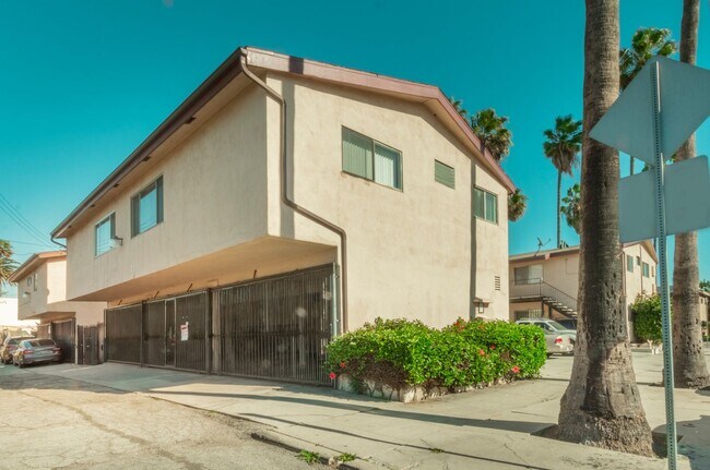 Building Photo - 8425 S Western Ave