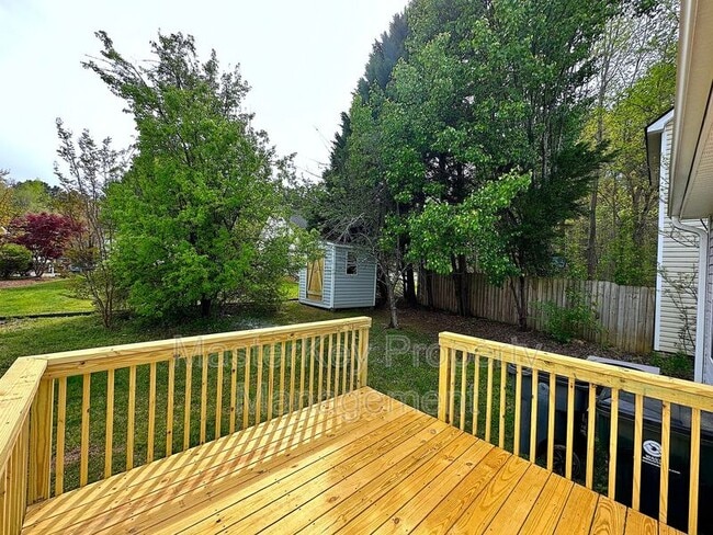 Building Photo - 113 Cliffdale Rd