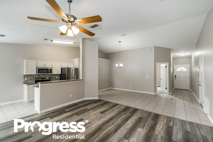 Building Photo - 8026 Fleur De Lis Dr