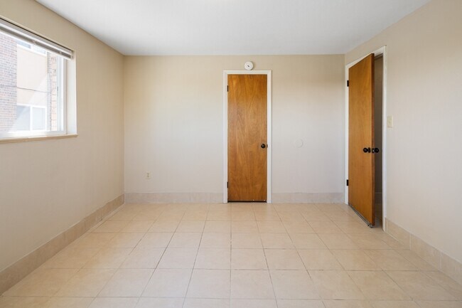Building Photo - 415 S Kipling St
