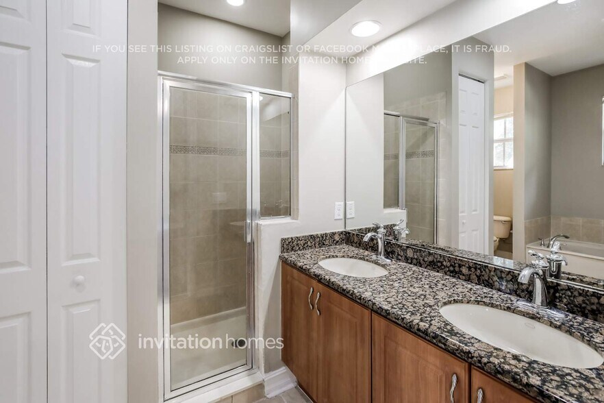 Building Photo - 6855 Julia Gardens Dr