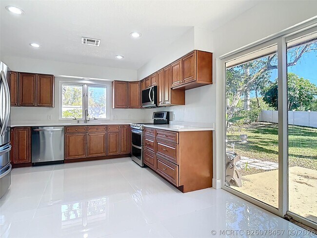 Building Photo - 1200 Poitras Dr