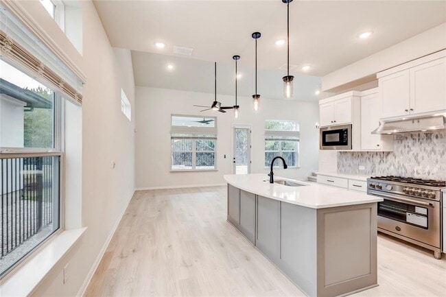 Building Photo - 2008 Kit Cir