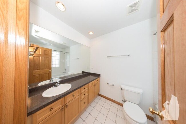Building Photo - 3 bedroom in Chicago IL 60614