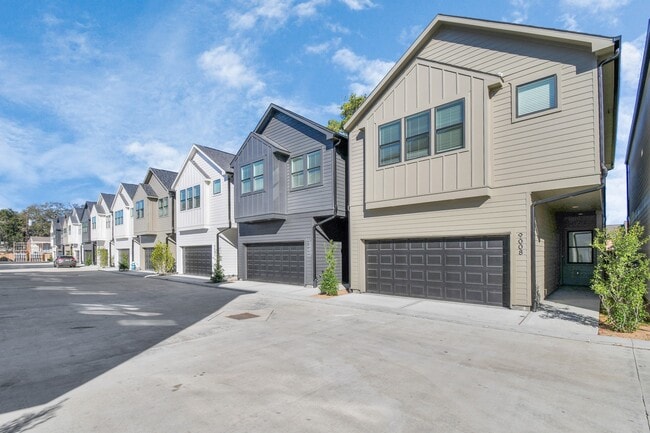 Building Photo - 9020 Laverne Laurel Ln