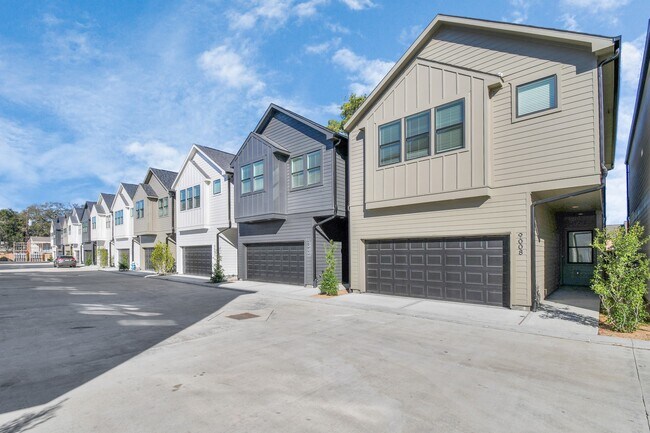 Primary Photo - 9027 Laverne Oak Ln