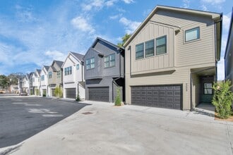 Building Photo - 9027 Laverne Oak Ln