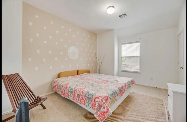 Building Photo - 15704 Ringdove Ct