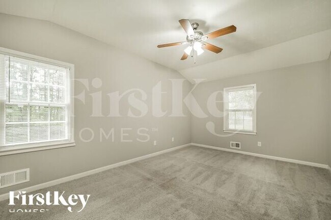 Building Photo - 367 W Paulding Blvd