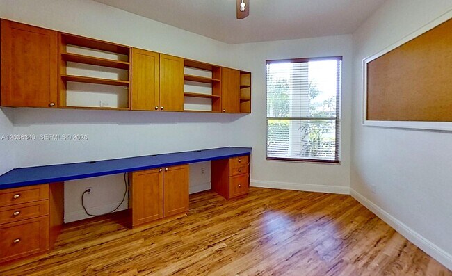 Building Photo - 405 Sabal Way