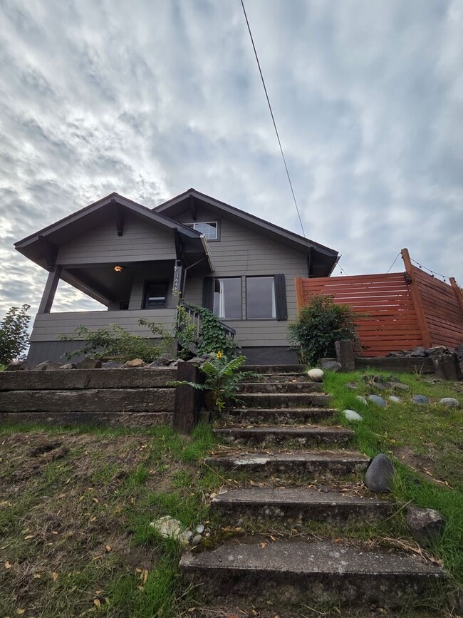 Primary Photo - Charming 2-Bedroom Home with Loft in Lewiston