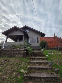 Building Photo - Charming 2-Bedroom Home with Loft in Lewiston