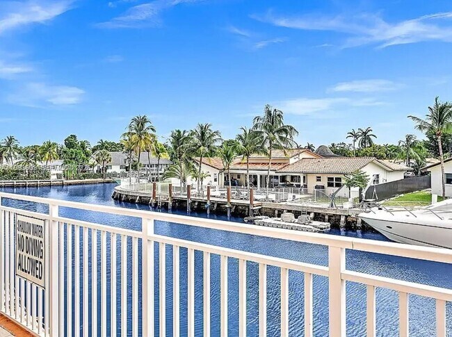 Building Photo - 2450 NE 135th St