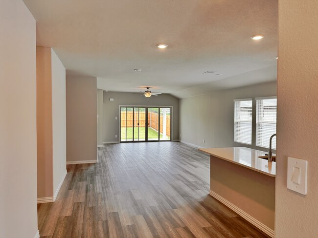 Building Photo - 2217 Dunbar Dr
