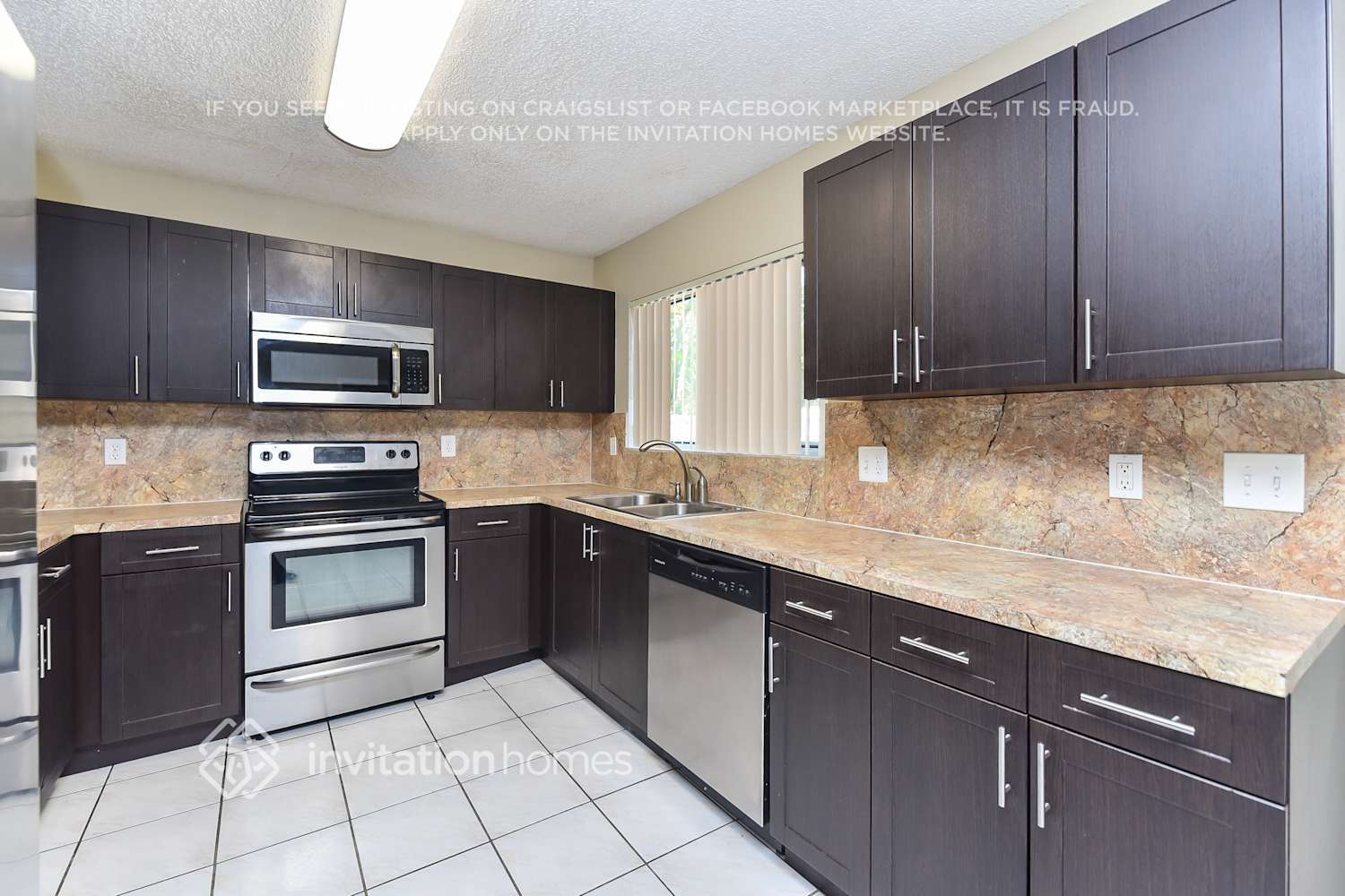 Building Photo - 14450 SW 139th Ave