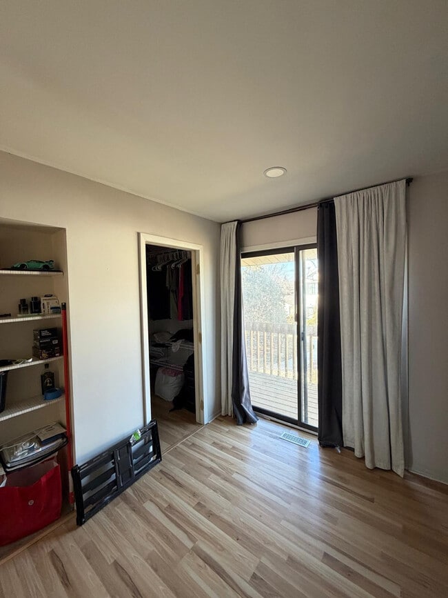 Building Photo - 15 Constitution Ct