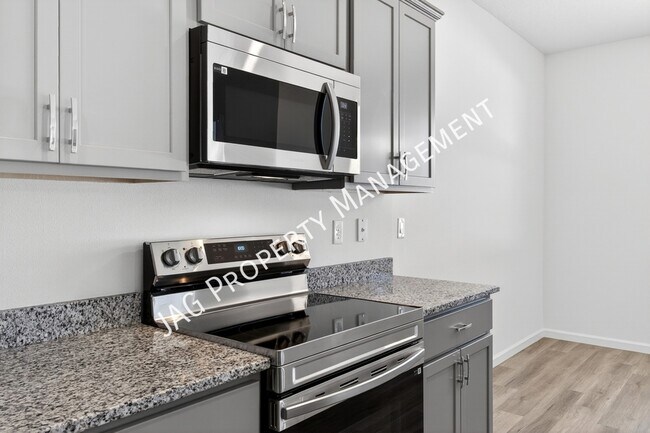 Building Photo - 813 Clifton Rd SE