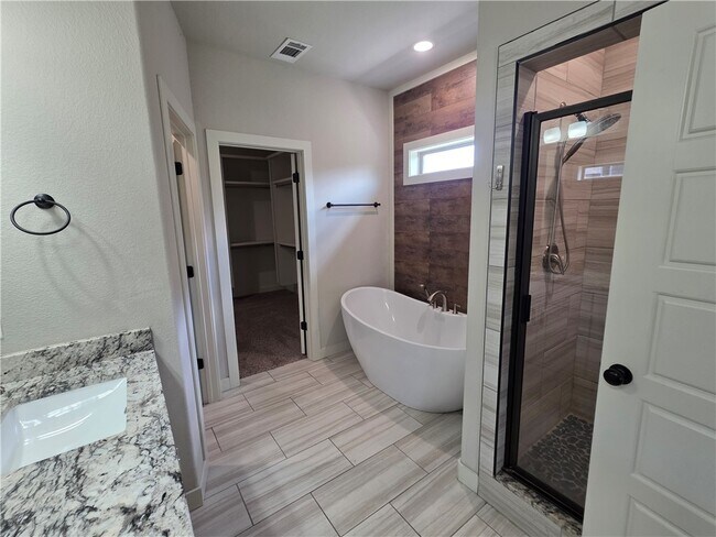 Building Photo - 2905 SW Satinwood Cove