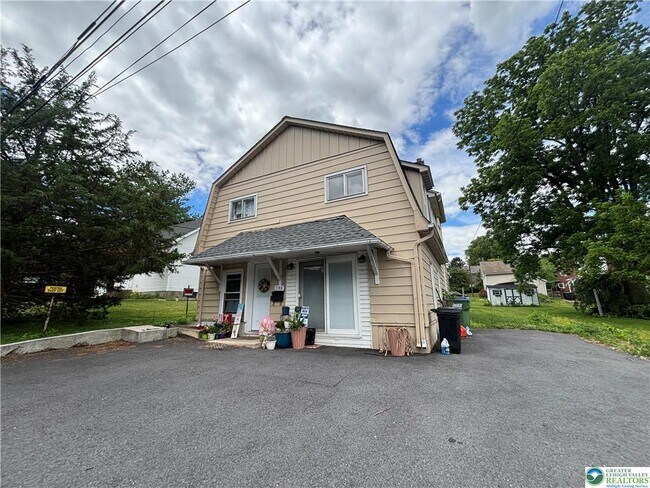 Building Photo - 135 N Cedar St