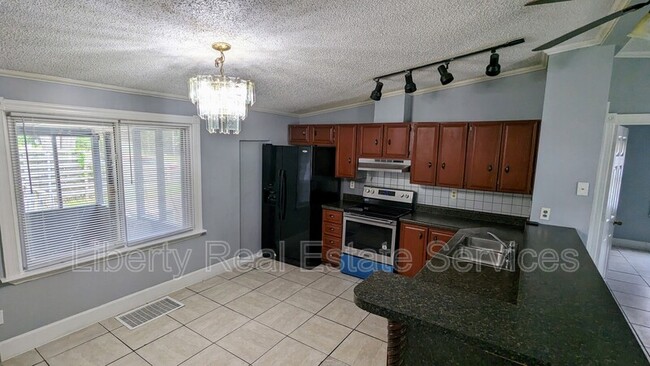 Building Photo - 955 Hollywood Dr