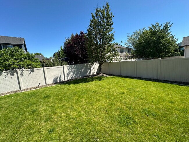 Building Photo - "Charming 4-Bed Home with Granite Accents & Hardwood Elegance in Meridian!"