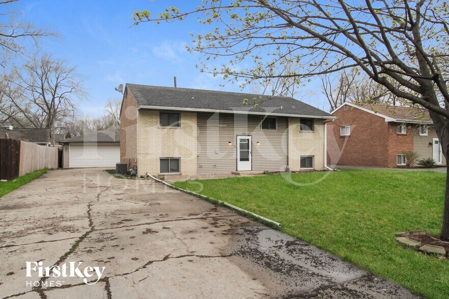 Building Photo - 181 S Pinecrest Rd