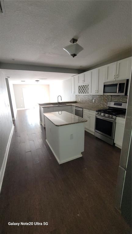 Building Photo - 801 E Osborne Ave