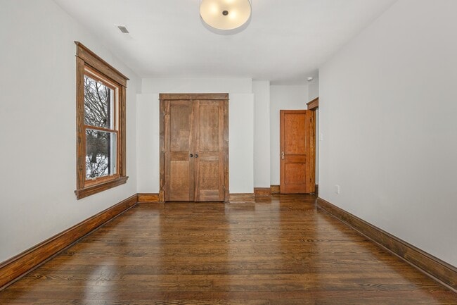 Building Photo - 2 College Ave