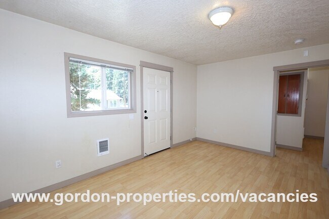 Building Photo - SE Arista Dr - 1 bedroom apartment in the ...