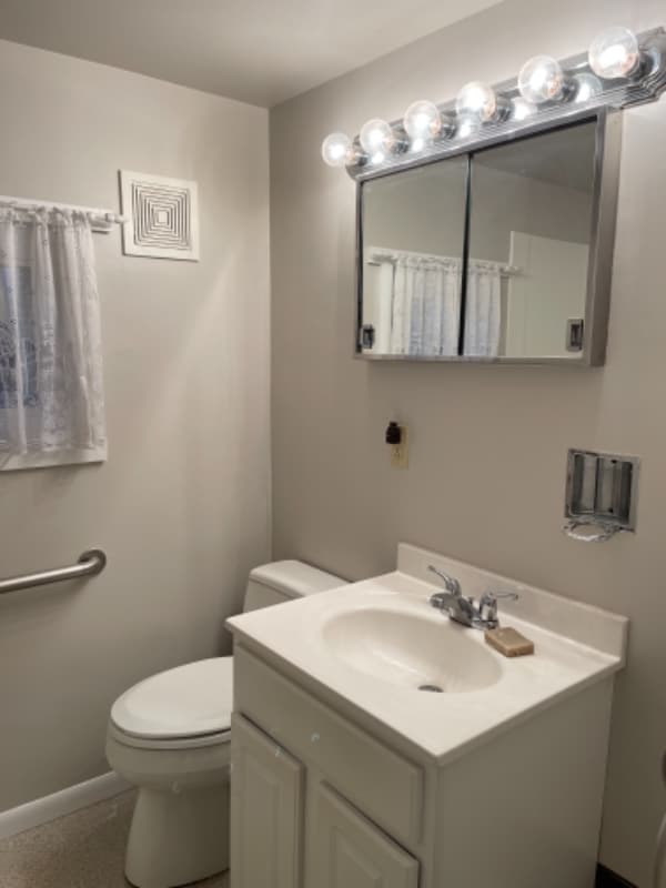 Building Photo - 66 Birch Rd