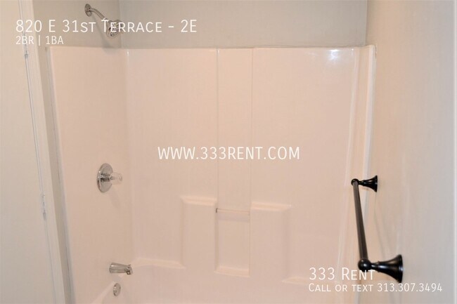 Building Photo - 820 E 31 Terrace