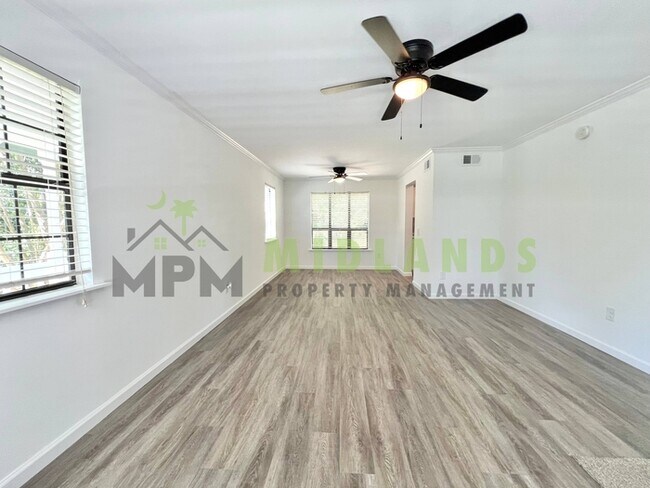 Building Photo - 746 Madera Rd