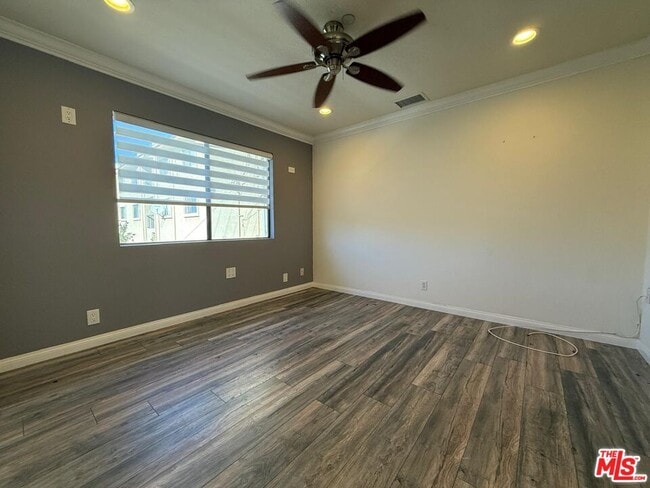 Building Photo - 1043 Thompson Ave