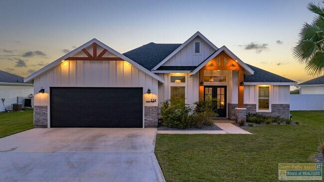 Building Photo - 124 Torrey Pines Dr