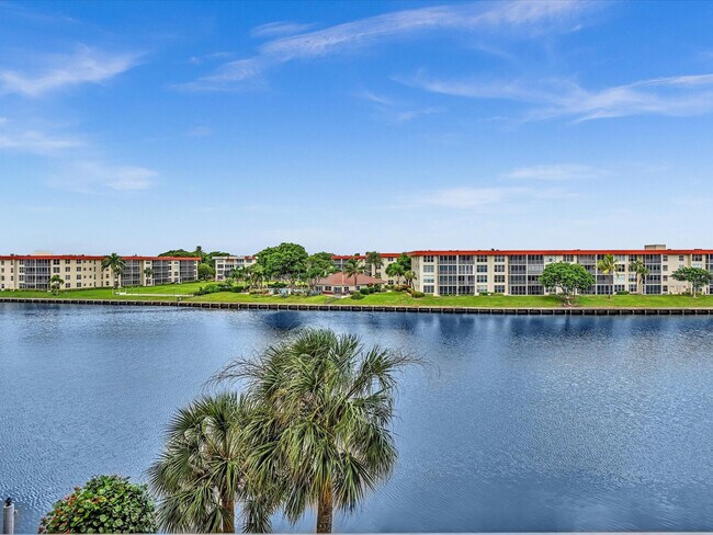 Building Photo - 1150 Hillsboro Mile