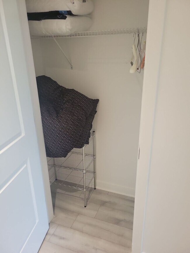 Building Photo - Stunning studio in Lake Las Vegas