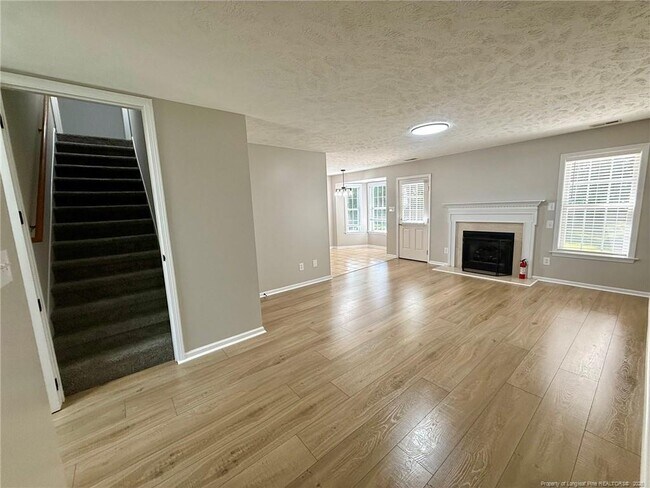 Building Photo - 604 Raven Pl
