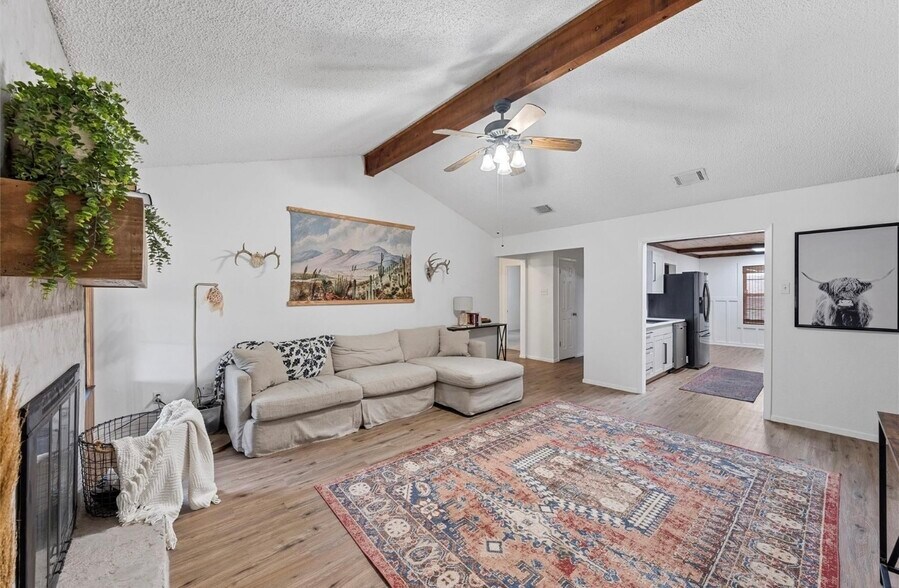 Building Photo - 605 Rolling Hills Dr