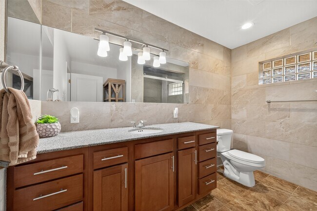 Building Photo - 4045 Osby Dr