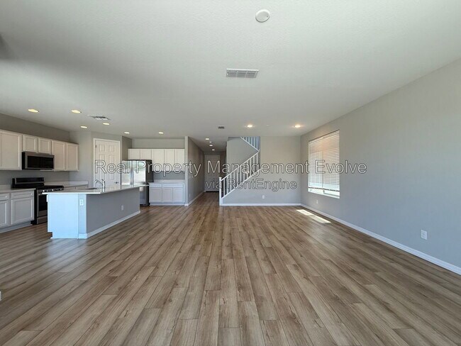 Building Photo - 5618 N 87th Dr
