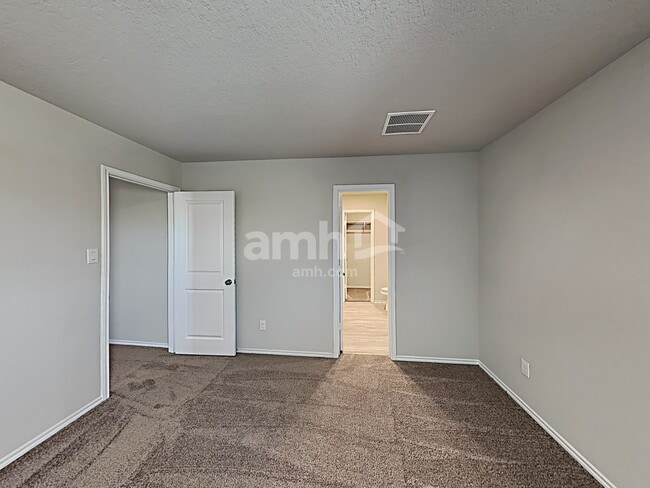 Building Photo - 10410 Varmus Dr