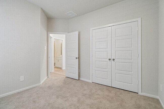 Building Photo - 416 Sunrise Ranch Dr