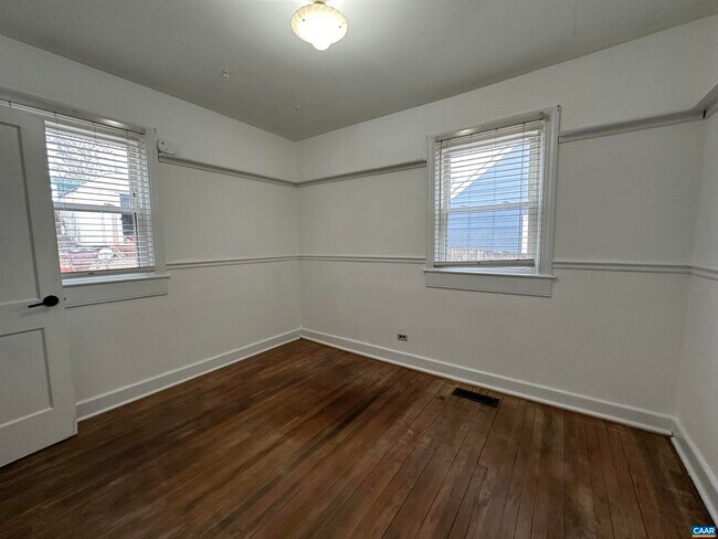 Building Photo - 1321 Willow Dr