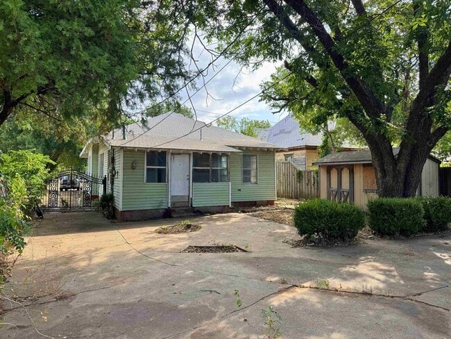 Building Photo - 1504 Austin St