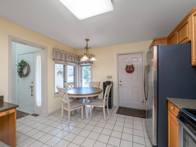 Building Photo - 12 Boulevard Dr