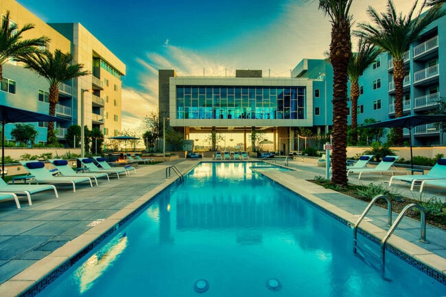 Building Photo - 420 N Scottsdale Rd
