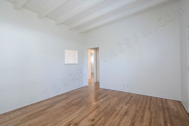 Building Photo - Perfectly Located 2BR in North Pacific Beach w/ Parking