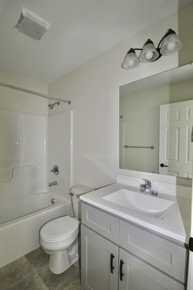 Building Photo - Newer Home for Rent in Brentwood Subdivision!
