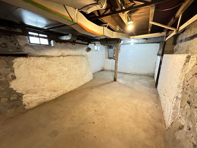 Building Photo - 613-615 S Mechanic St