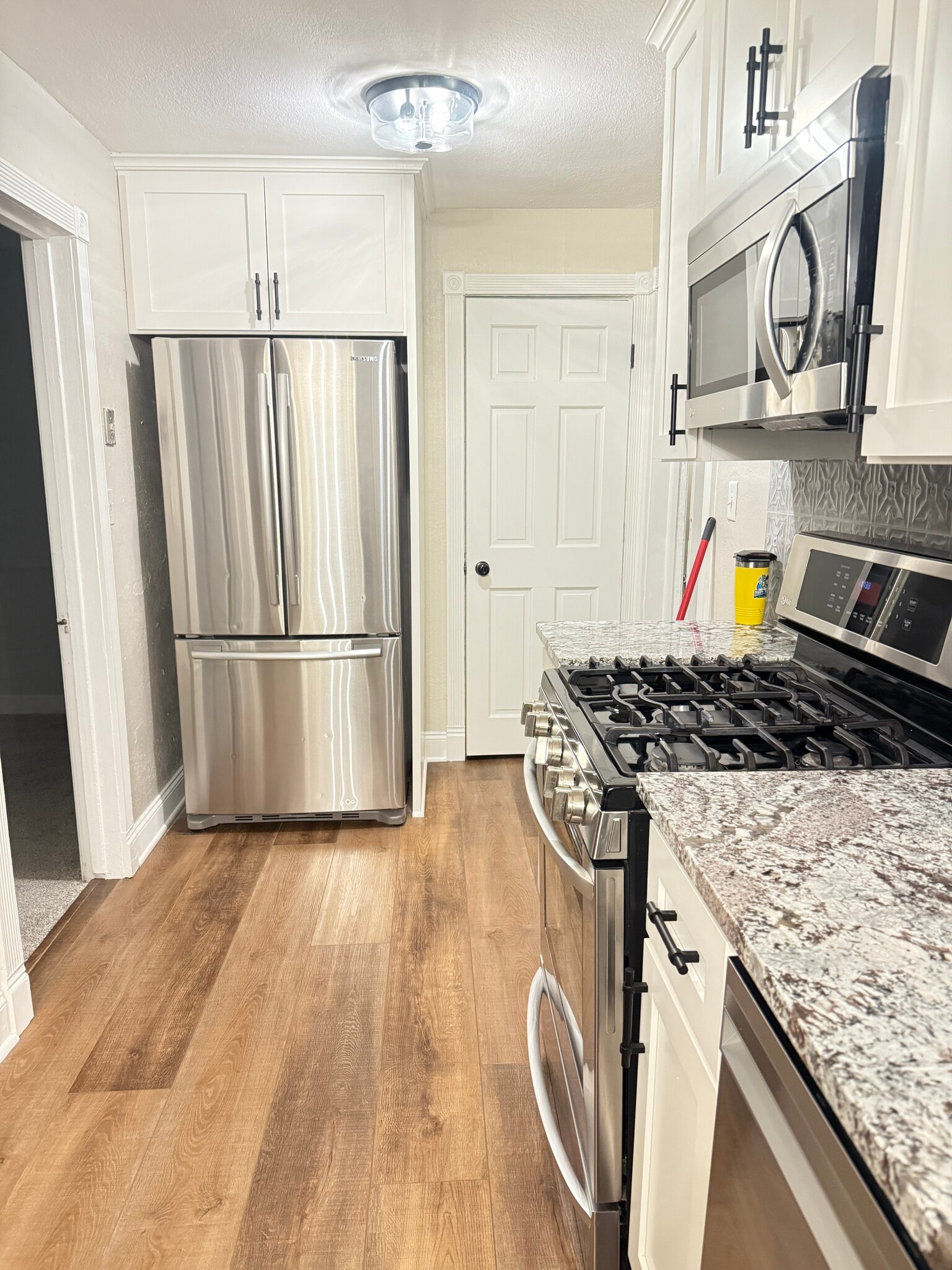 KITCHEN - 2525 W Abbott Ave